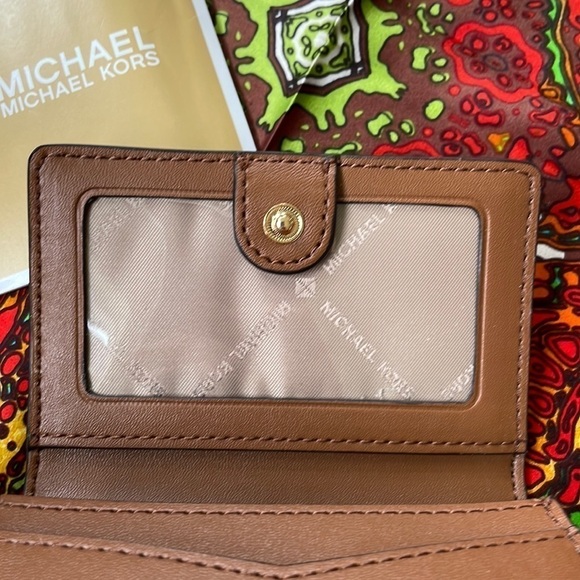 Brand New Michael Kors Brown Luggage Small Flap ID Card Case Holder - Picture 10 of 14
